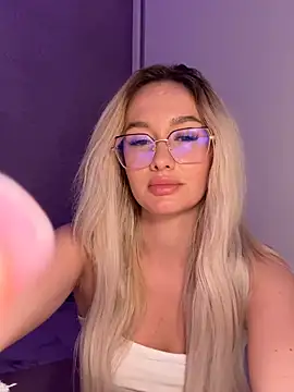 Snapshot of mollyxxx chatting on September 30, 1:55 am mollyxxx online show from September 30, 1:55 am