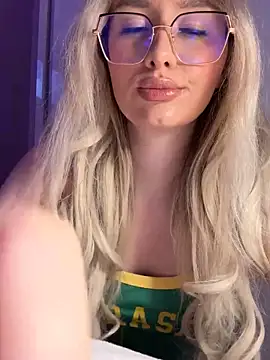 Snapshot of mollyxxx chatting on March 7, 1:53 am mollyxxx online show from March 7, 1:53 am