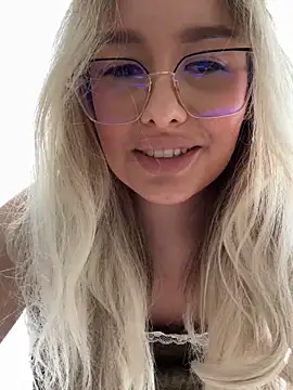 Snapshot of mollyxxx chatting on March 13, 7:53 am mollyxxx online show from March 13, 7:53 am