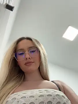 Snapshot of mollyxxx chatting on January 23, 12:09 pm mollyxxx online show from January 23, 12:09 pm