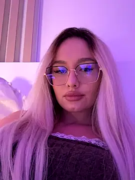 Snapshot of mollyxxx chatting on October 2, 2:15 am mollyxxx online show from October 2, 2:15 am