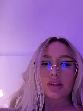 Snapshot of mollyxxx chatting on February 7, 4:37 am mollyxxx online show from February 7, 4:37 am