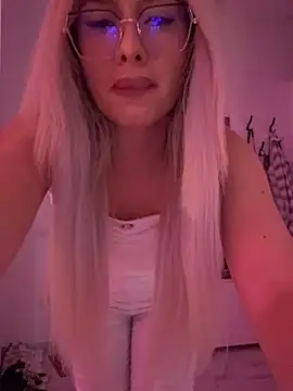 Snapshot of mollyxxx chatting on October 7, 7:09 am mollyxxx online show from October 7, 7:09 am