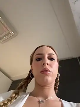 RockQueen A online show from December 3, 4:46 am