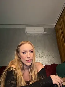 RockQueen A online show from December 14, 4:40 am