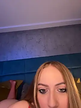 RockQueen A online show from February 19, 4:42 am