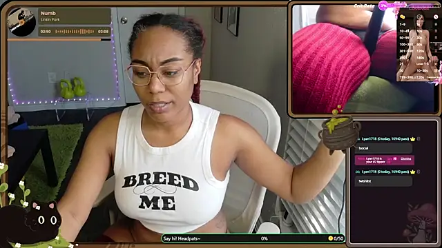 Snapshot of Cheybaaee chatting on May 28, 10:37 pm Cheybaaee online show from May 28, 10:37 pm