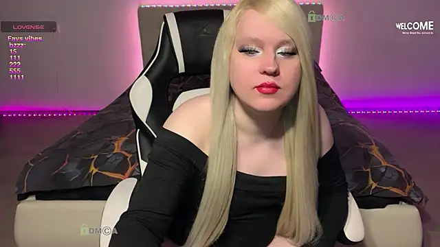 camsmiley online show from March 6, 8:20 am