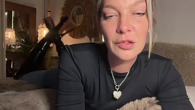 cyberchickie maria online show from January 18, 8:51 pm