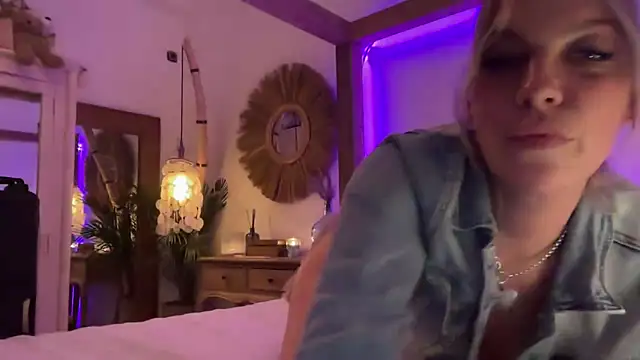 cyberchickie maria online show from February 27, 9:14 pm