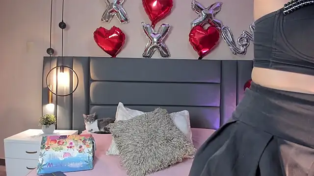 Snapshot of JupiteFox chatting on February 15, 1:06 am JupiteFox online show from February 15, 1:06 am