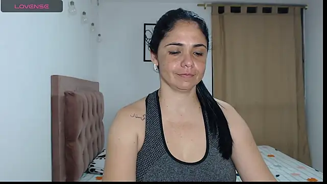 Snapshot of selena_ferri chatting on November 6, 2:59 am selena ferri online show from November 6, 2:59 am