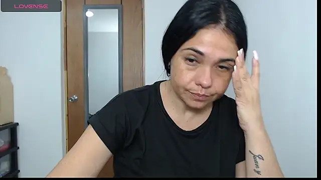 Snapshot of selena_ferri chatting on December 4, 1:15 am selena ferri online show from December 4, 1:15 am