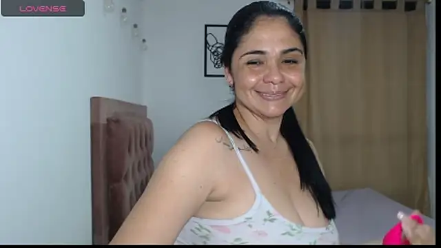 Snapshot of selena_ferri chatting on October 29, 12:20 am selena ferri online show from October 29, 12:20 am