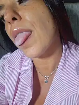 Snapshot of allyson22andy chatting on December 15, 1:11 am allyson22andy online show from December 15, 1:11 am