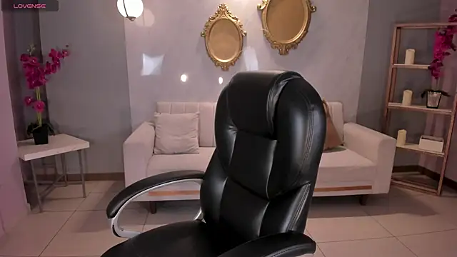 MiaRoberts1 online show from February 6, 7:32 pm