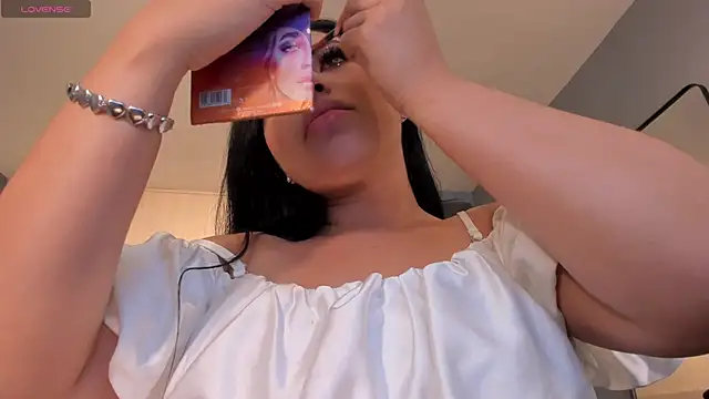 MiaRoberts1 online show from November 13, 6:01 pm