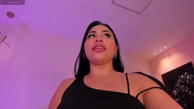 MiaRoberts1 online show from March 5, 9:11 pm