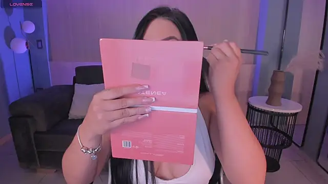 MiaRoberts1 online show from April 8, 12:39 pm