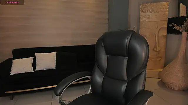 MiaRoberts1 online show from February 9, 7:12 pm