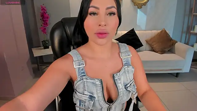 MiaRoberts1 online show from April 3, 12:11 pm