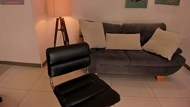 MiaRoberts1 online show from November 9, 11:47 am