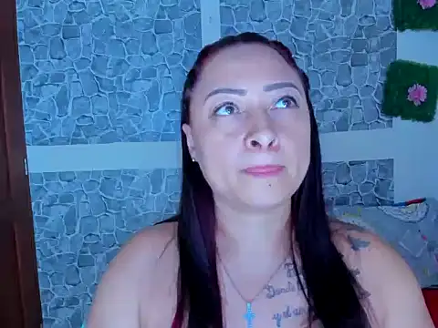 Snapshot of julybravo chatting on November 8, 10:13 pm julybravo online show from November 8, 10:13 pm