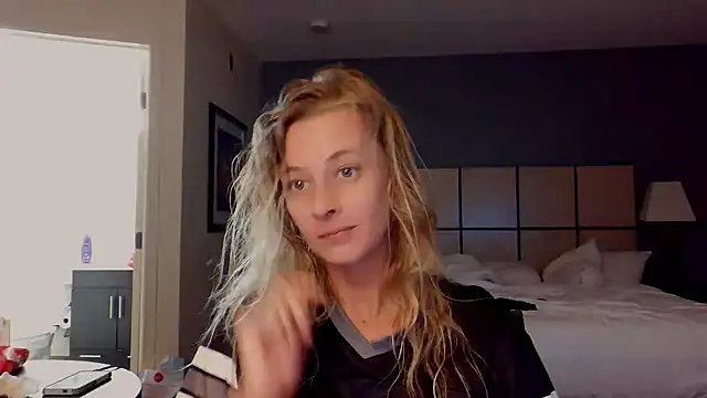 Snapshot of AsiaGoesPro chatting on September 18, 3:53 am AsiaGoesPro online show from September 18, 3:53 am