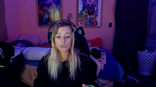 Snapshot of AsiaGoesPro chatting on November 25, 7:30 am AsiaGoesPro online show from November 25, 7:30 am