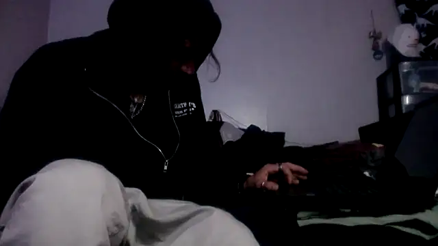 Snapshot of lickthecat chatting on October 7, 1:12 pm lickthecat online show from October 7, 1:12 pm