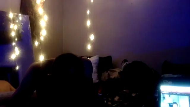 Snapshot of lickthecat chatting on October 28, 6:34 am lickthecat online show from October 28, 6:34 am