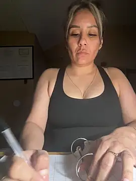 Aw ThROAt9 online show from May 6, 5:33 am