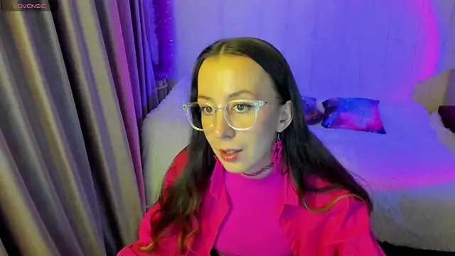 CurlySteph online show from November 9, 4:00 pm