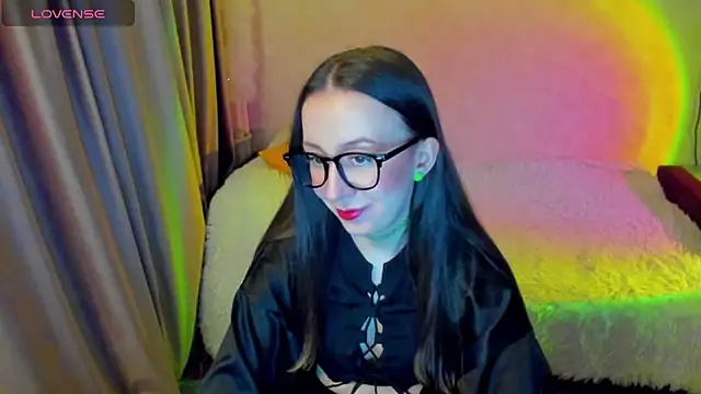 CurlySteph online show from March 28, 6:20 pm