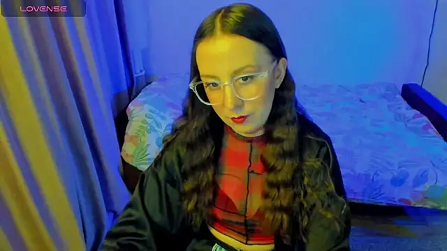 CurlySteph online show from June 1, 5:23 pm