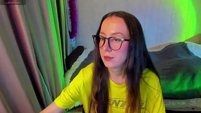 CurlySteph online show from November 6, 5:50 pm