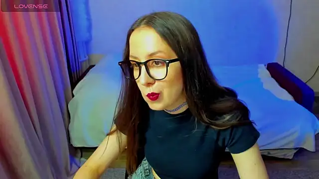 CurlySteph online show from June 14, 1:45 pm