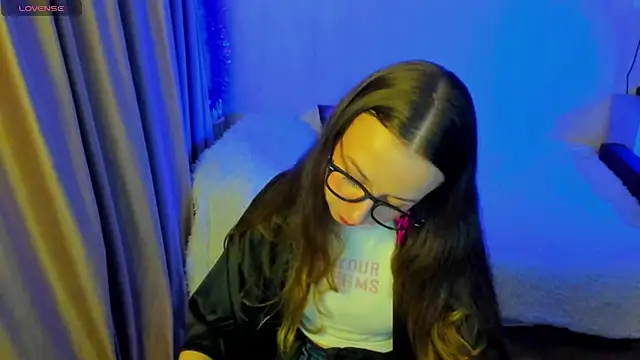 CurlySteph online show from December 1, 7:26 pm