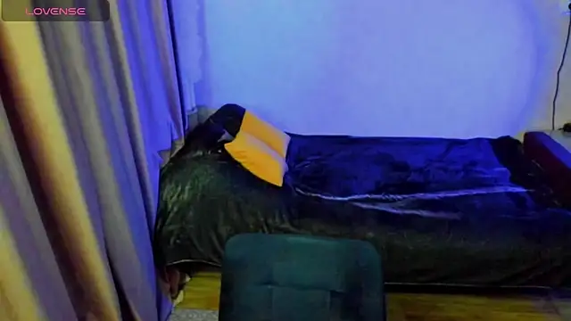 CurlySteph online show from March 25, 7:13 pm