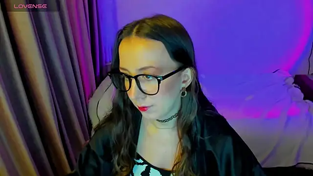 CurlySteph online show from March 1, 7:25 pm