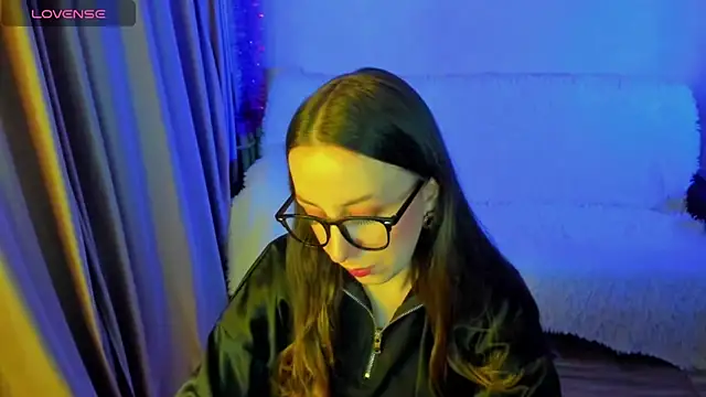 CurlySteph online show from January 5, 5:27 pm