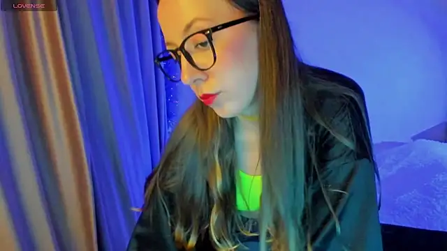 CurlySteph online show from October 6, 6:30 pm