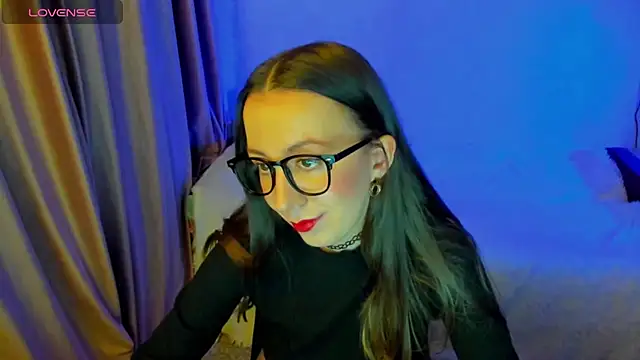 CurlySteph online show from March 5, 8:38 pm