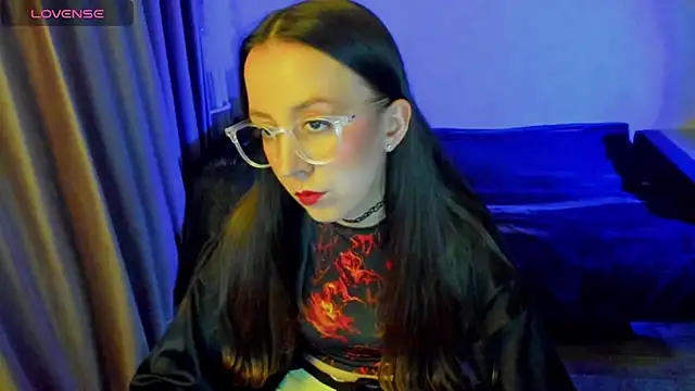 CurlySteph online show from May 7, 7:50 pm