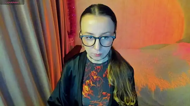 CurlySteph online show from November 7, 6:01 pm