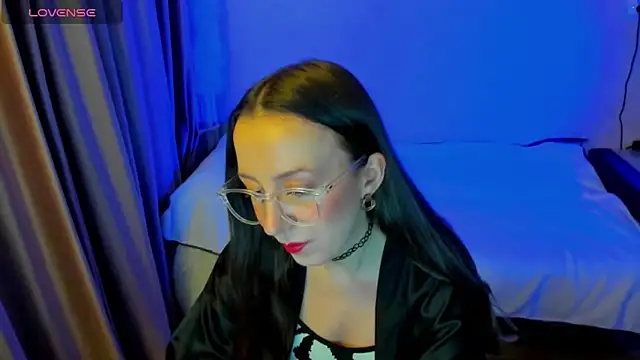 CurlySteph online show from March 6, 6:25 pm