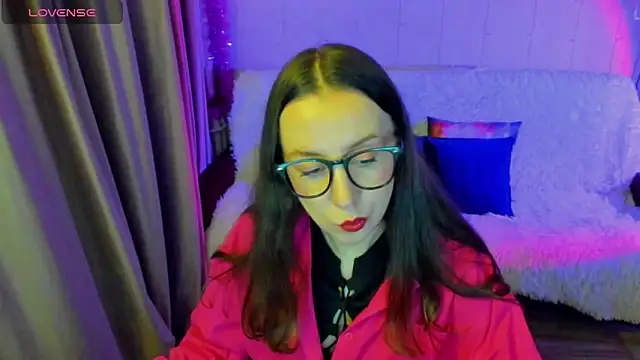 CurlySteph online show from December 19, 4:31 pm