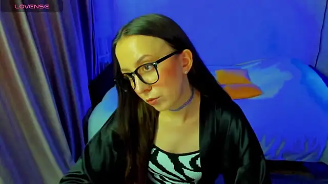 CurlySteph online show from June 4, 6:56 pm