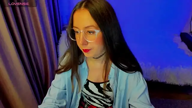 CurlySteph online show from March 8, 7:28 pm