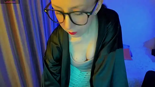 CurlySteph online show from October 10, 4:19 pm